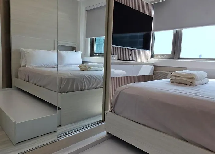 Center Of Bgc- Your In Forbeswood Parklane * Manila