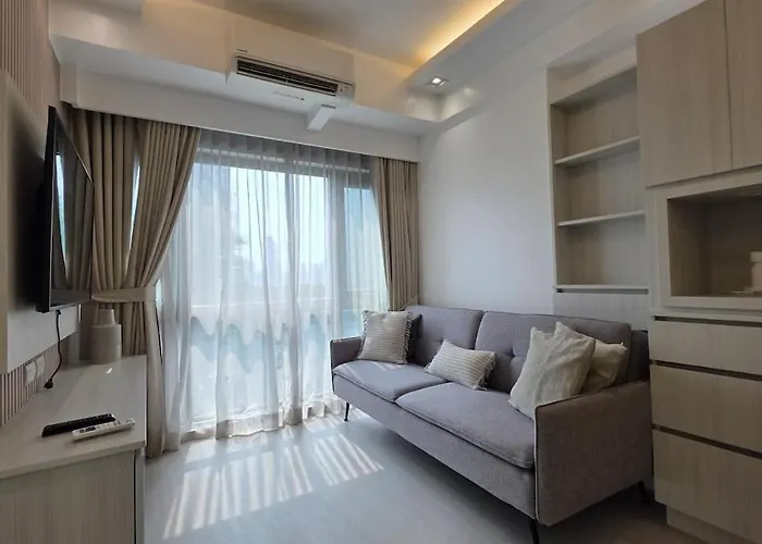 Apartment Center Of Bgc- Your In Forbeswood Parklane Manila