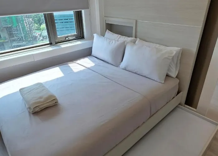 Center Of Bgc- Your In Forbeswood Parklane Apartment