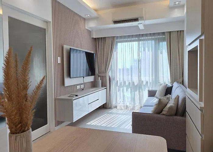 Center Of Bgc- Your In Forbeswood Parklane Manila