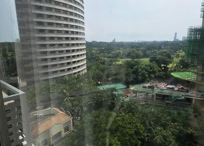 Center Of Bgc- Your In Forbeswood Parklane Apartment Manila